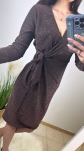 Sukienka zakładana z wiązaniem błyszcząca