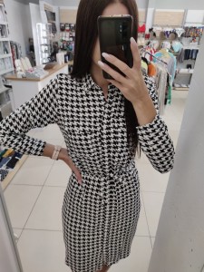 Sukienka koszulowa biało-czarny wzór 