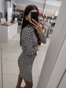 Sukienka koszulowa biało-czarny wzór 