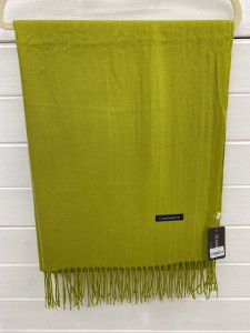 Szal damski jednokolorowy z frędzlami