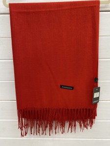 Szal damski jednokolorowy z frędzlami