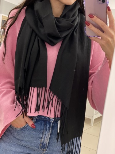 Szal damski jednokolorowy z frędzlami