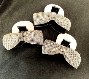 Spinka klamerka zdobiona kryształkami 