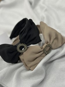 Opaska satynowa z kokardka i kólkiem z cyrkonii