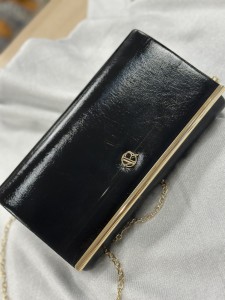 Kopertówka elegancka złota pozioma lamówka 