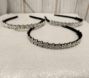 Opaska do włosów zdobiona kryształkami 