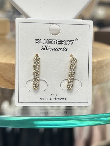 Kolczyki podłużne w środku kryształki