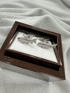 Spinki do mankietów wzór srebrny pstrąg