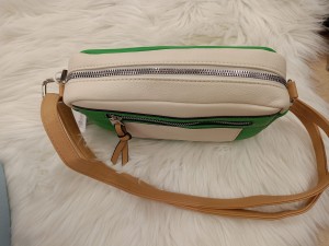 Torebka damska listonoszka zamek z przodu 