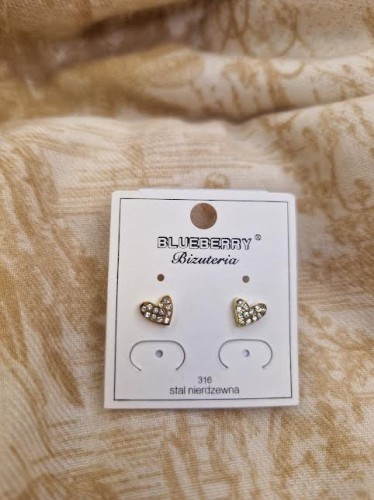 Kolczyki serduszka asymetryczne z kryształkami