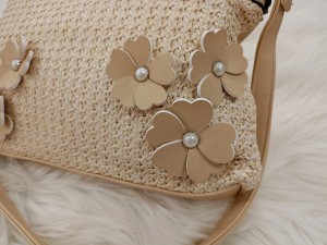 Torebka damska listonoszka kwiaty 3D perełki