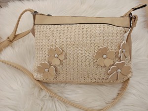 Torebka damska listonoszka kwiaty 3D perełki