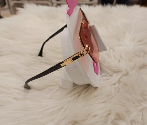 Okulary przeciwsłoneczne metalowa ozdoba u góry