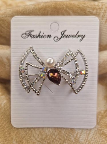 Broszka złoty kwiat z cyrkonii i perełkami