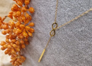 Naszyjnik krawatka serca nieskończoność słupek z cyrkoniami