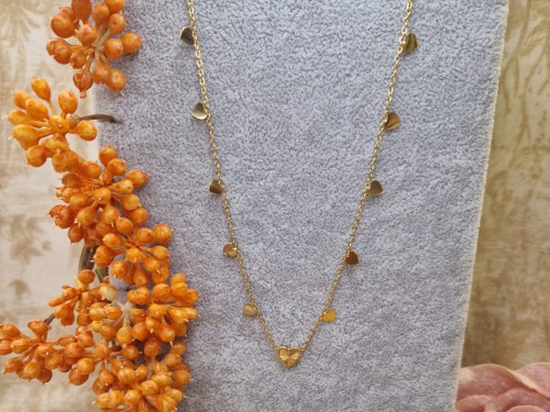 Naszyjnik w serduszka z grawerowanym serduszkiem 