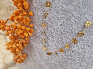 Naszyjnik z wytłaczanymi zawieszkami w kształcie serc