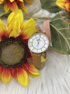 Zegarek damski na pasku analogowy okrągła tarcza perłowa