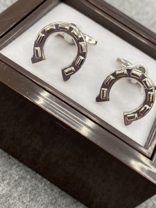 Spinki do mankietów wzór srebrna podkowa