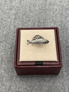 Pin do klapy marynarki RYBA