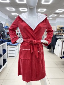 Szlafrok damski czerwony z satynowym kapturem