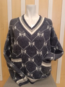 Sweter damski z kieszeniami wzór krata kokardki