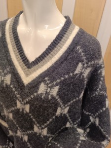 Sweter damski z kieszeniami wzór krata kokardki