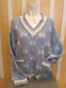 Sweter damski z kieszeniami wzór krata kokardki