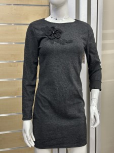 Sukienka damska z ozdobnym kwiatem