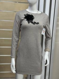 Sukienka damska z ozdobnym kwiatem