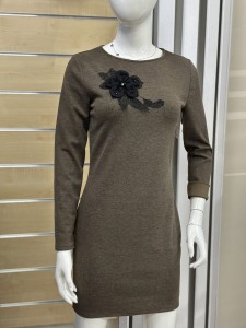 Sukienka damska z ozdobnym kwiatem