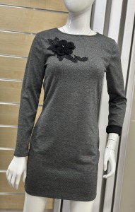 Sukienka damska z ozdobnym kwiatem