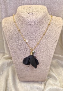 Naszyjnik długi kamienie perła ozdobny kwiat 