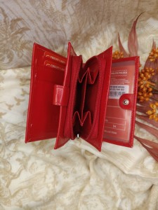 Portfel damski skórzany pionowy zapinany 