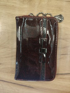 Portfel damski zauwany z kokarda brokatowy lakierowany 