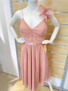 Sukienka tiulowa na ramiączkach z ozdobą 