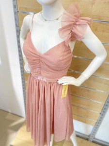 Sukienka tiulowa na ramiączkach z ozdobą 