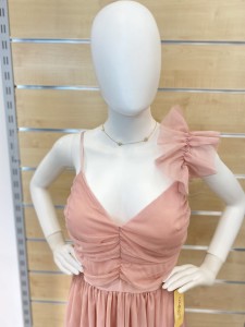 Sukienka tiulowa na ramiączkach z ozdobą 