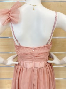 Sukienka tiulowa na ramiączkach z ozdobą 