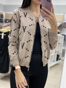 Bluza damska a'la bomberka wzór litery srebrne aplikacje 