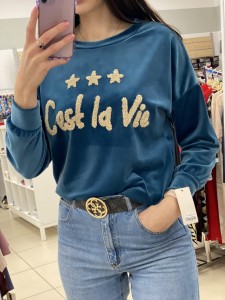 Bluzka damska długi rękaw welurowa napis CEST LA VIE