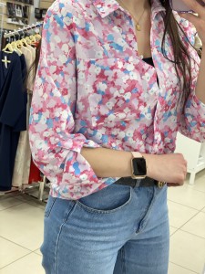 Damska bluzka elegancka wzór gęste kwiaty 