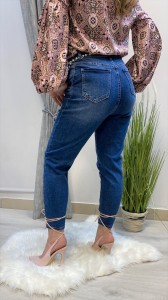 Spodnie damskie jeans  MOM FIT z paskiem perełkowym