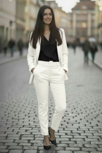 Garnitur damski marynarka plus spodnie w paski