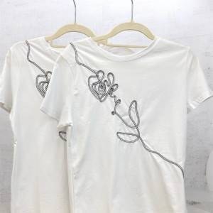 T-shirt damski bawełniany naszywany kwiat