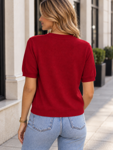 Sweter damski z perełkami przy dekolcie krótki rękaw