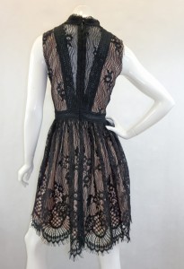 Sukienka z koronki ze stójką czarno-beżowa