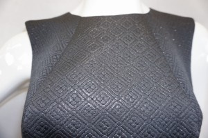 Sukienka mini czarna wytłaczany wzór połysk