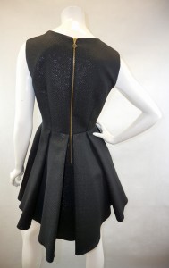 Sukienka mini czarna wytłaczany wzór połysk