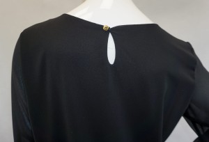 Sukienka z marszczeniem na dekolcie